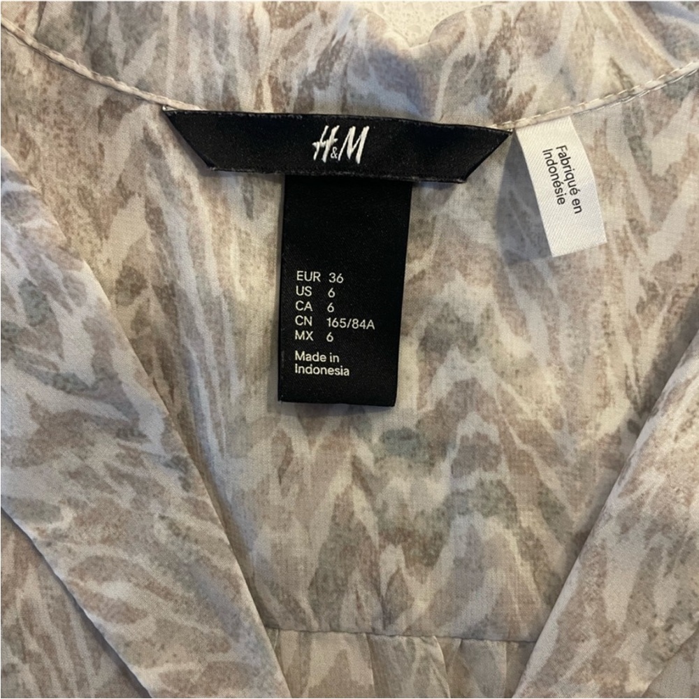 H&M White & Tan Sheer Button-Up Abstract Pattern Collared Blouse EUC - Picture 9 of 11